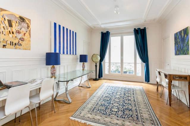 Charming Bedroom Paris Exterior photo