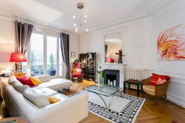 Charming Bedroom Paris Exterior photo